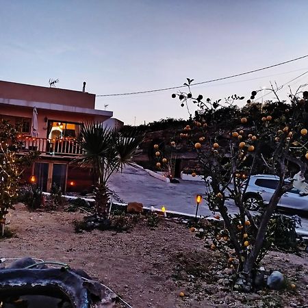 Half Wooden Rural Apartment ファスニア エクステリア 写真