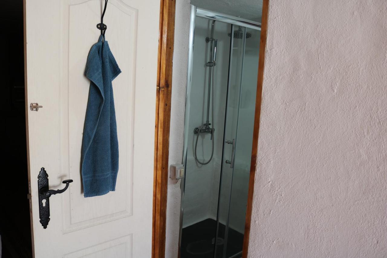 Half Wooden Rural Apartment ファスニア エクステリア 写真