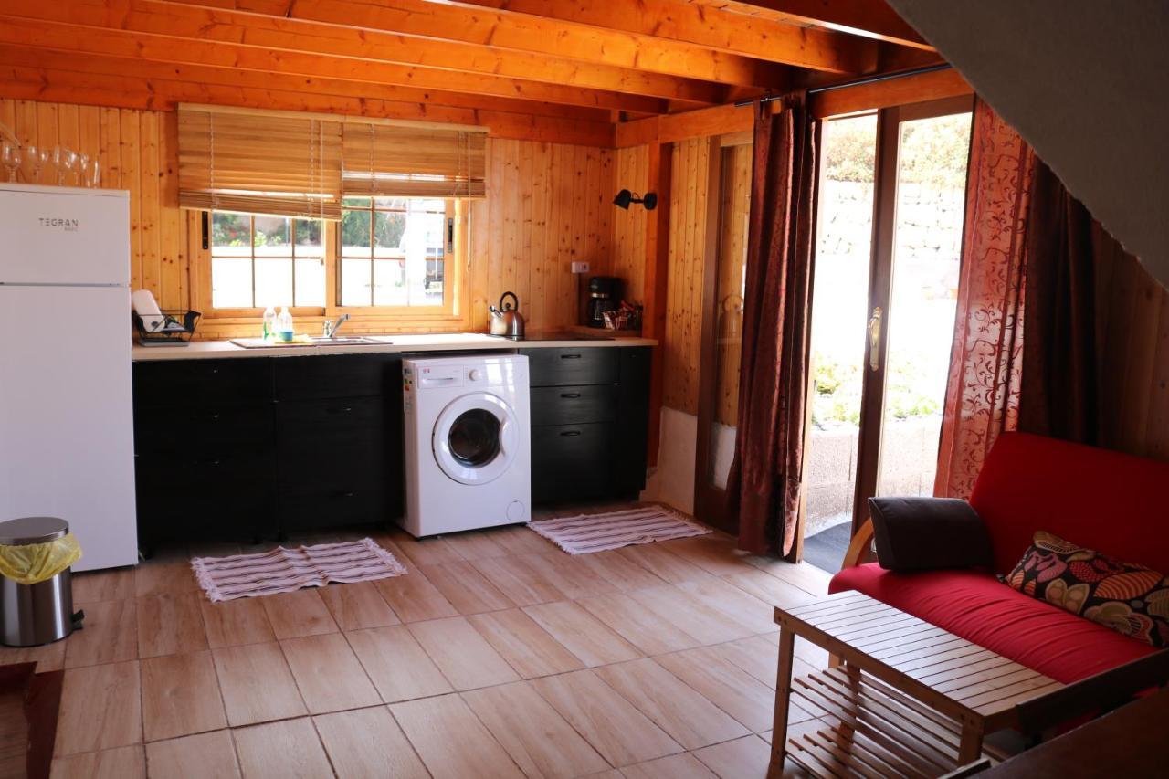 Half Wooden Rural Apartment ファスニア エクステリア 写真